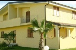 Caulonia, 2 bed 1st Floor Apartment Close To Beach